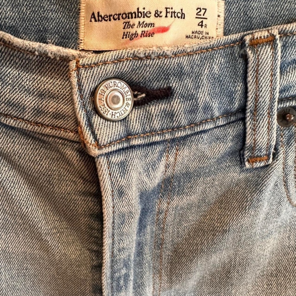 Abercrombie & Fitch High Rise Mom Jeans Sz 4 Sz 27 Distressed Light Straight Leg - Picture 2 of 6
